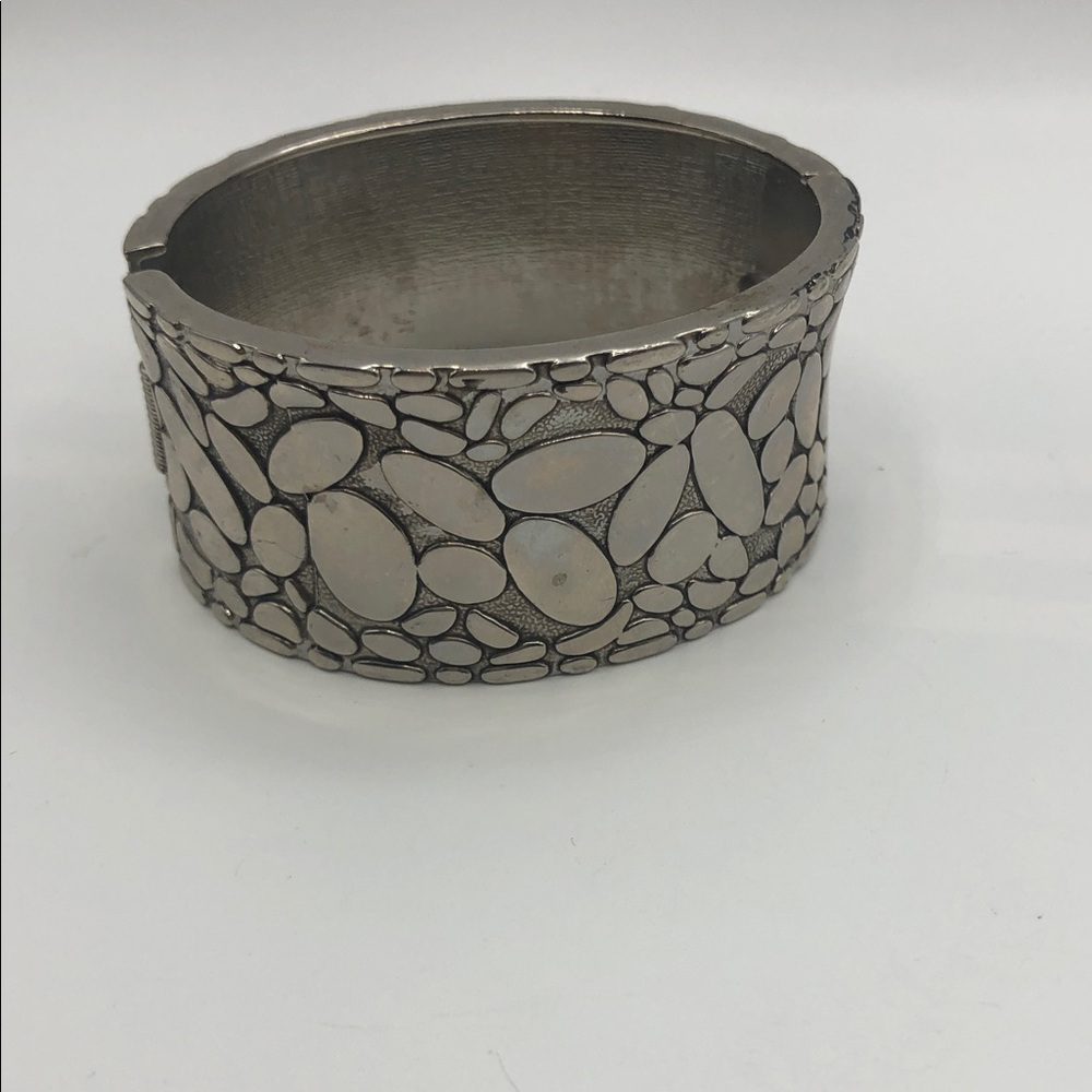 Silver Tone Hinged Cuff Pebble Design Women's Bracelet